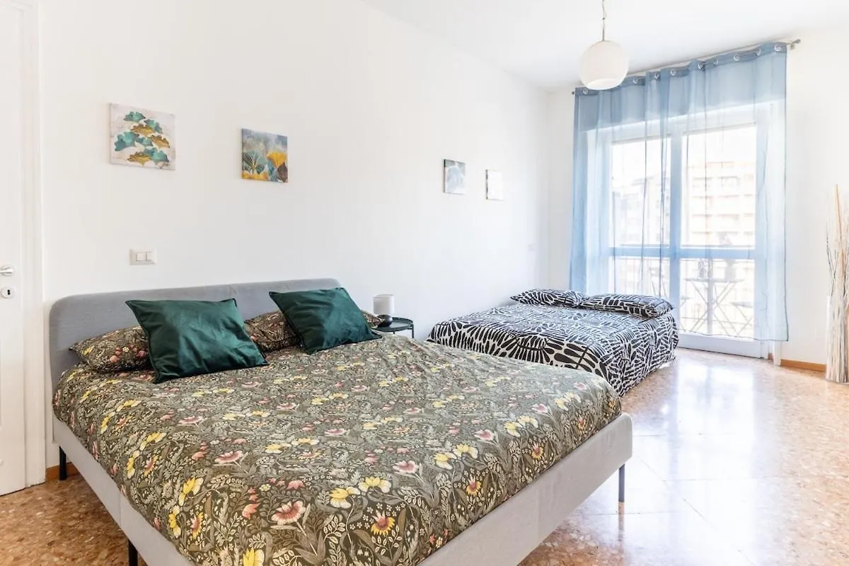 Duomo-Navigli - Two Bedrooms & Terrace With Wi-Fi Μιλάνο Ιταλία